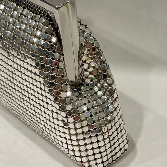 Whiting Davis USA Vintage Silver Color Metal Mesh Small Evening Handbag Wallet - Picture 14 of 16